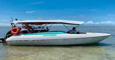 Island tour by speedboat
